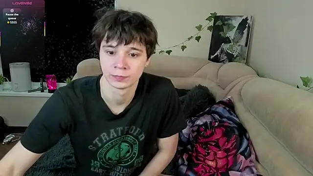 AnthonyCuutie online show from April 8, 6:24 am