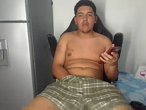 simonxxxlbear online show from February 28, 10:42 pm