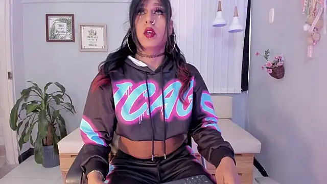 Nahomy Collins  online show from March 4, 7:43 pm