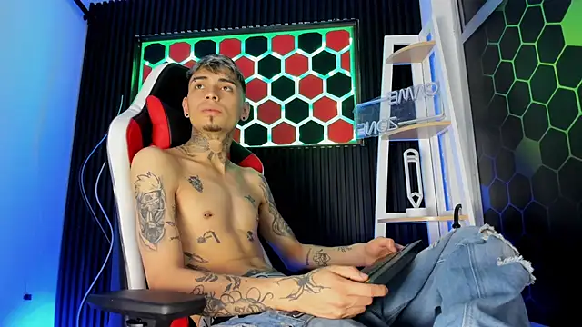 Max Hader  online show from April 9, 4:32 am