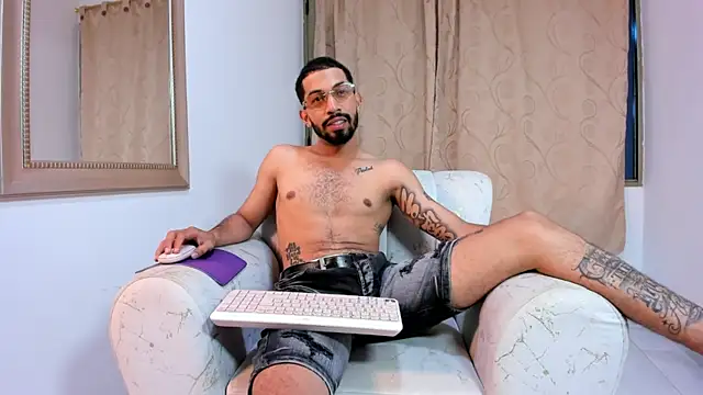 Charlie Wolf online show from March 2, 11:56 pm