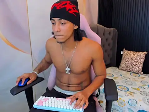 taylor bigdick18 online show from April 16, 2:00 am