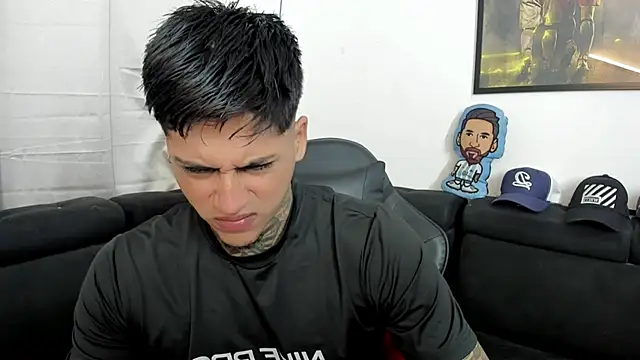 sweetlatinoboy online show from May 5, 11:34 am