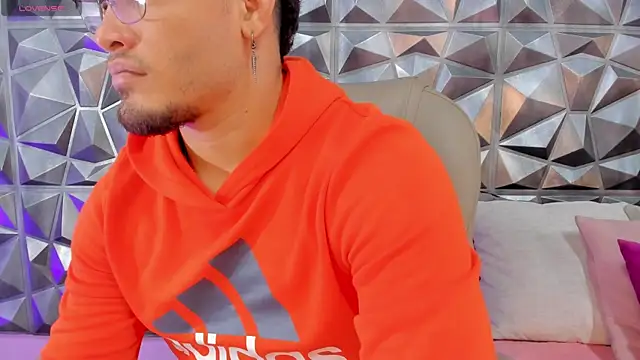 DanteTargaryen online show from May 2, 11:18 pm