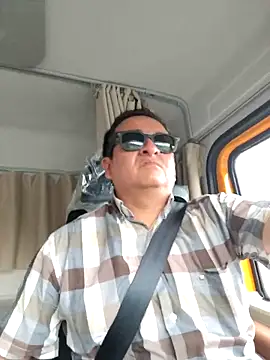 DosAlmasArdientesED online show from April 21, 8:04 pm