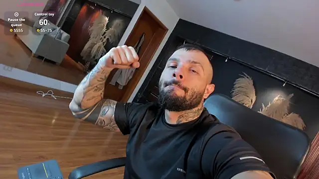 NICK OWEEN26 online show from June 24, 6:44 pm