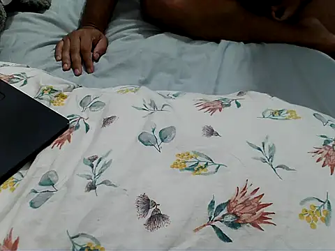 Snapshot of dcdude chatting on February 26, 12:05 am dcdude online show from February 26, 12:05 am
