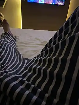 icemanhotwomen online show from March 28, 7:03 pm