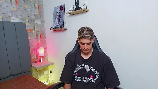 flaquito    online show from April 24, 8:44 pm