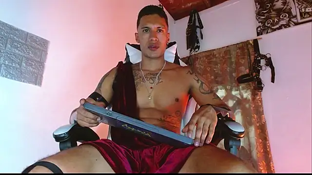 DARK BLACK 0 online show from June 21, 1:44 am