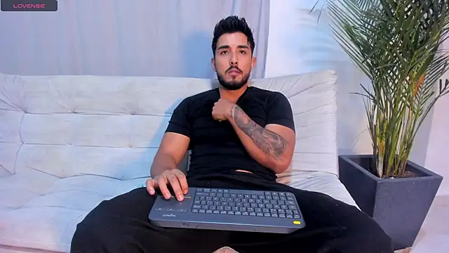 alangreek1 online show from July 5, 3:32 am