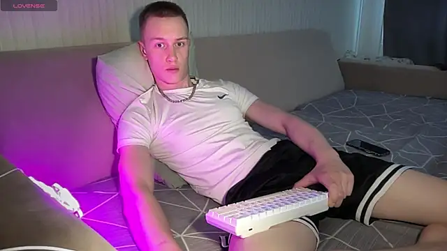 Travis Gracile online show from July 5, 7:26 am