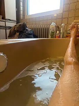 Jdlely online show from April 12, 5:47 pm