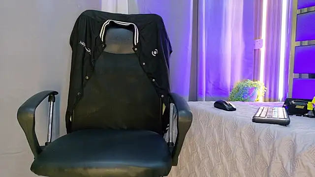 Leo Miller  online show from April 23, 12:29 pm