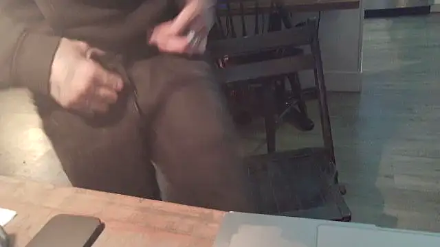 bbcdelux online show from April 22, 5:46 am