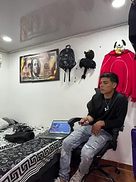 Jackdaniel001  online show from May 22, 3:22 am