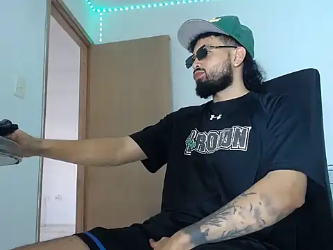 camilorestrepo77 online show from June 1, 7:25 pm