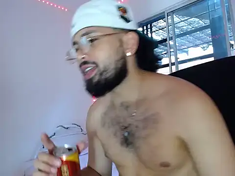 camilorestrepo77 online show from May 23, 7:52 pm