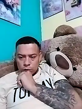 Danielkingm online show from May 2, 2:36 am