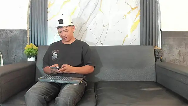 King hot26 online show from May 2, 7:27 pm