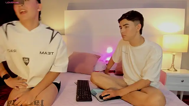 Bratzboys online show from May 14, 1:31 pm