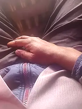 lazmaikue online show from May 17, 1:29 pm