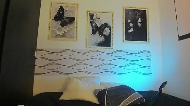 Ryan evannss  online show from June 18, 11:59 am