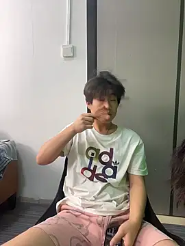 Dw456 online show from May 17, 2:46 pm