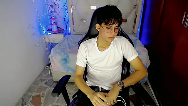 zxvn n online show from June 1, 1:44 pm