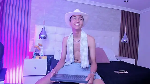 KyleeSmiith online show from June 25, 4:15 am