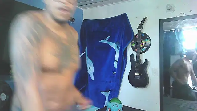 MrGoldenBoy777 online show from June 21, 12:22 pm