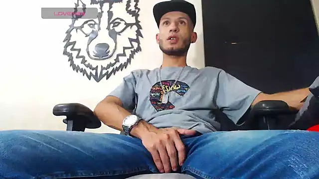 Snapshot of WOLFMONSTERDICK chatting on March 20, 1:35 am WOLFMONSTERDICK online show from March 20, 1:35 am