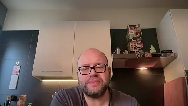 theitalianbear online show from February 10, 7:13 am