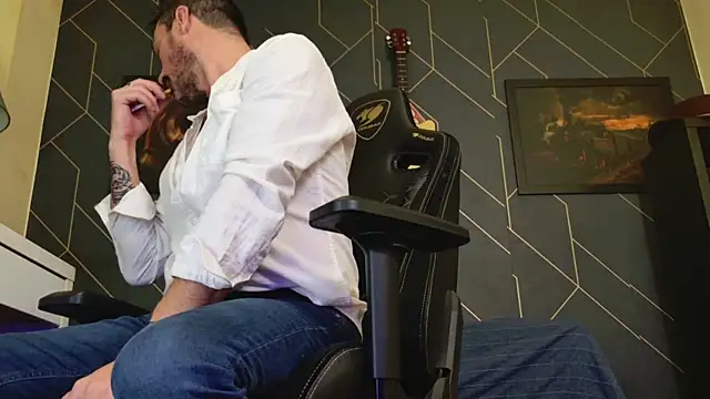 ChrisKox online show from April 1, 7:00 pm