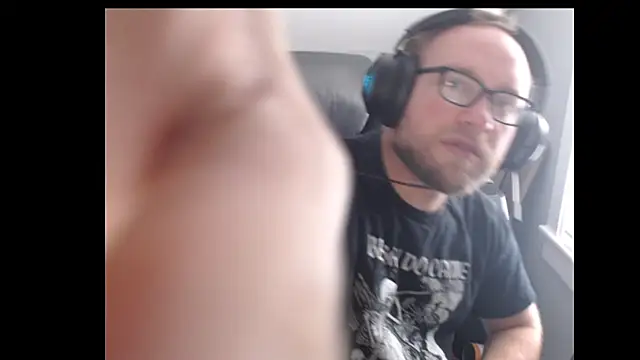 Snapshot of dragonhammer42 chatting on September 18, 7:16 pm dragonhammer42 online show from September 18, 7:16 pm