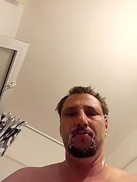 Snapshot of Miki20677 chatting on November 1, 8:24 pm Miki20677 online show from November 1, 8:24 pm