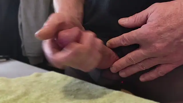 Snapshot of NylonHype chatting on February 26, 8:04 am NylonHype online show from February 26, 8:04 am