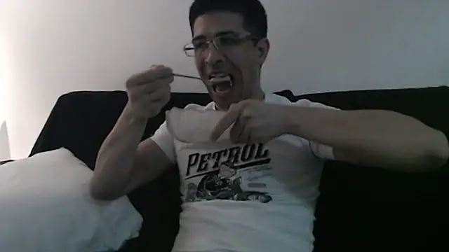 Snapshot of SebastianReiss chatting on February 21, 8:16 pm SebastianReiss online show from February 21, 8:16 pm