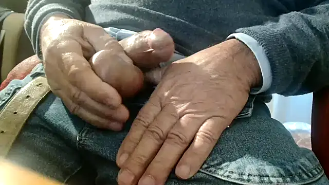 Snapshot of curcuro chatting on March 18, 4:28 pm curcuro online show from March 18, 4:28 pm