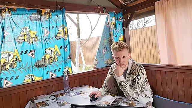 Vuitton online show from March 27, 9:43 am