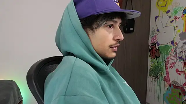 trieone online show from March 18, 3:26 pm