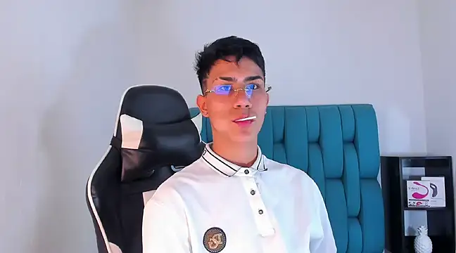 Snapshot of AlanNaughty chatting on February 2, 4:26 am AlanNaughty online show from February 2, 4:26 am