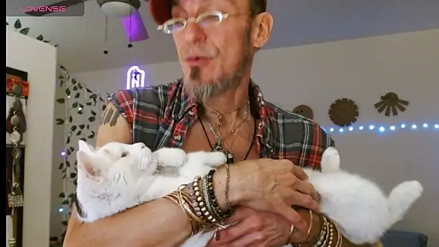 Snapshot of mycock2474u chatting on March 17, 8:40 am mycock2474u online show from March 17, 8:40 am