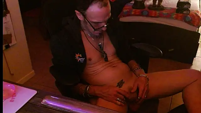 Snapshot of mycock2474u chatting on February 19, 7:50 am mycock2474u online show from February 19, 7:50 am