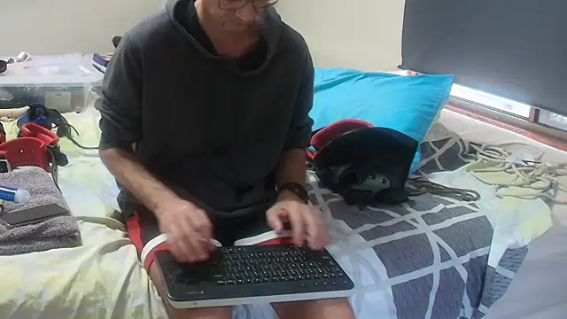 midnight0069 online show from October 25, 12:01 am