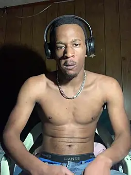 Snapshot of Tristris100 chatting on December 13, 11:28 pm Tristris100 online show from December 13, 11:28 pm