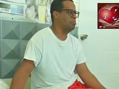 thesugar32 online show from February 14, 1:28 pm