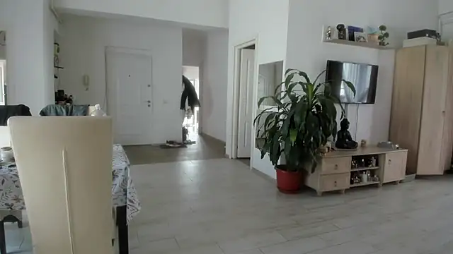 woolfiie online show from March 25, 9:13 am