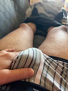 Snapshot of _Inchiodo_ chatting on December 28, 9:52 am  Inchiodo  online show from December 28, 9:52 am