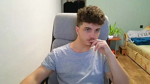 Remy Miles online show from December 4, 12:45 pm